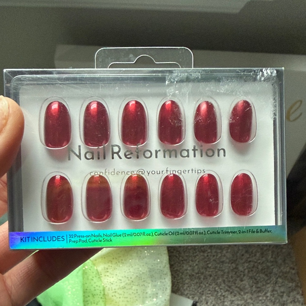 Reformation Red Press-On Nails - R008